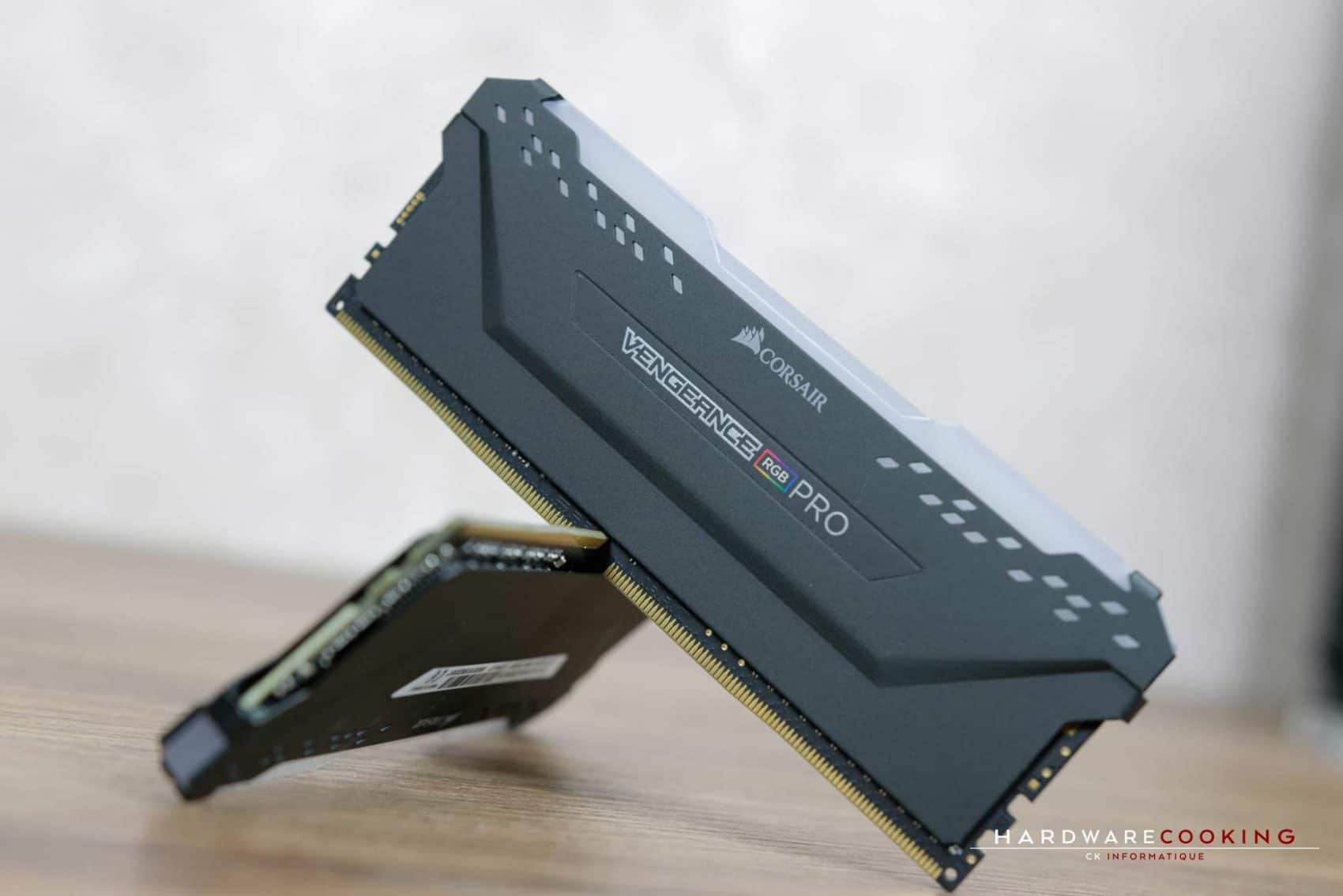 Corsair Vengeance RGB Pro - Kit de Mémorie Enthousiaste (32Go (4x8Go),  DDR4, 3200MHz, C16, XMP 2.0) - Blanc